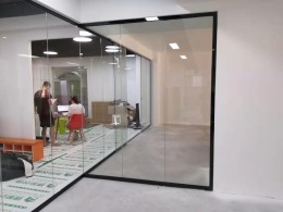 《鹰展跆拳道馆》